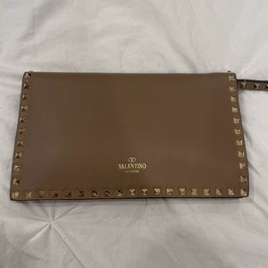 Valentino Rockstud nude clutch